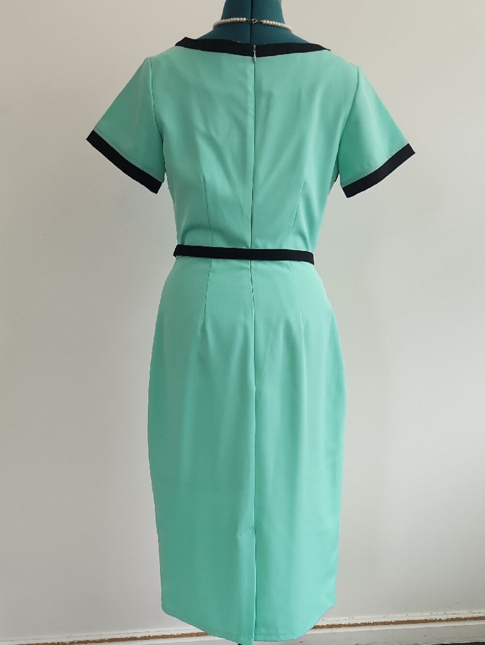 đź‘—Tatyana Mint Green Sheath Dress with Black Trim And Belt Sz L - Picture 4 of 9